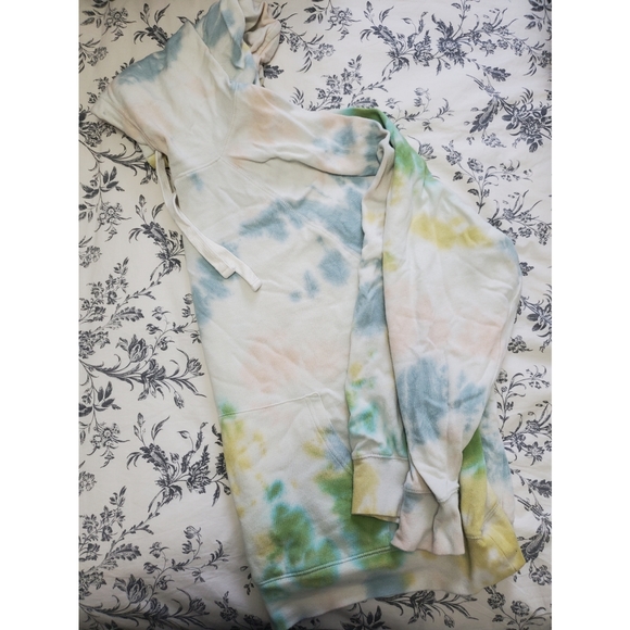 🛍 2 for $20! Old Navy Tie Dye Sweatshirt - Picture 2 of 2